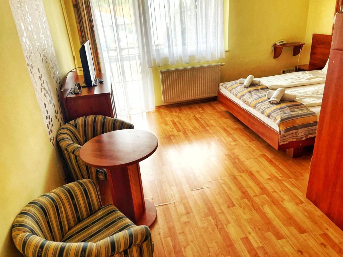 Alkotmany Vendeghaz Hotel Sárvár Exterior foto