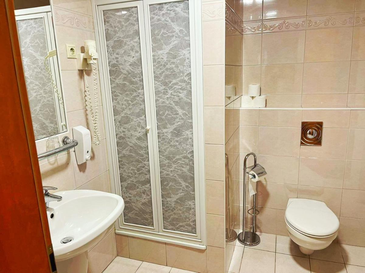 Alkotmany Vendeghaz Hotel Sárvár Exterior foto