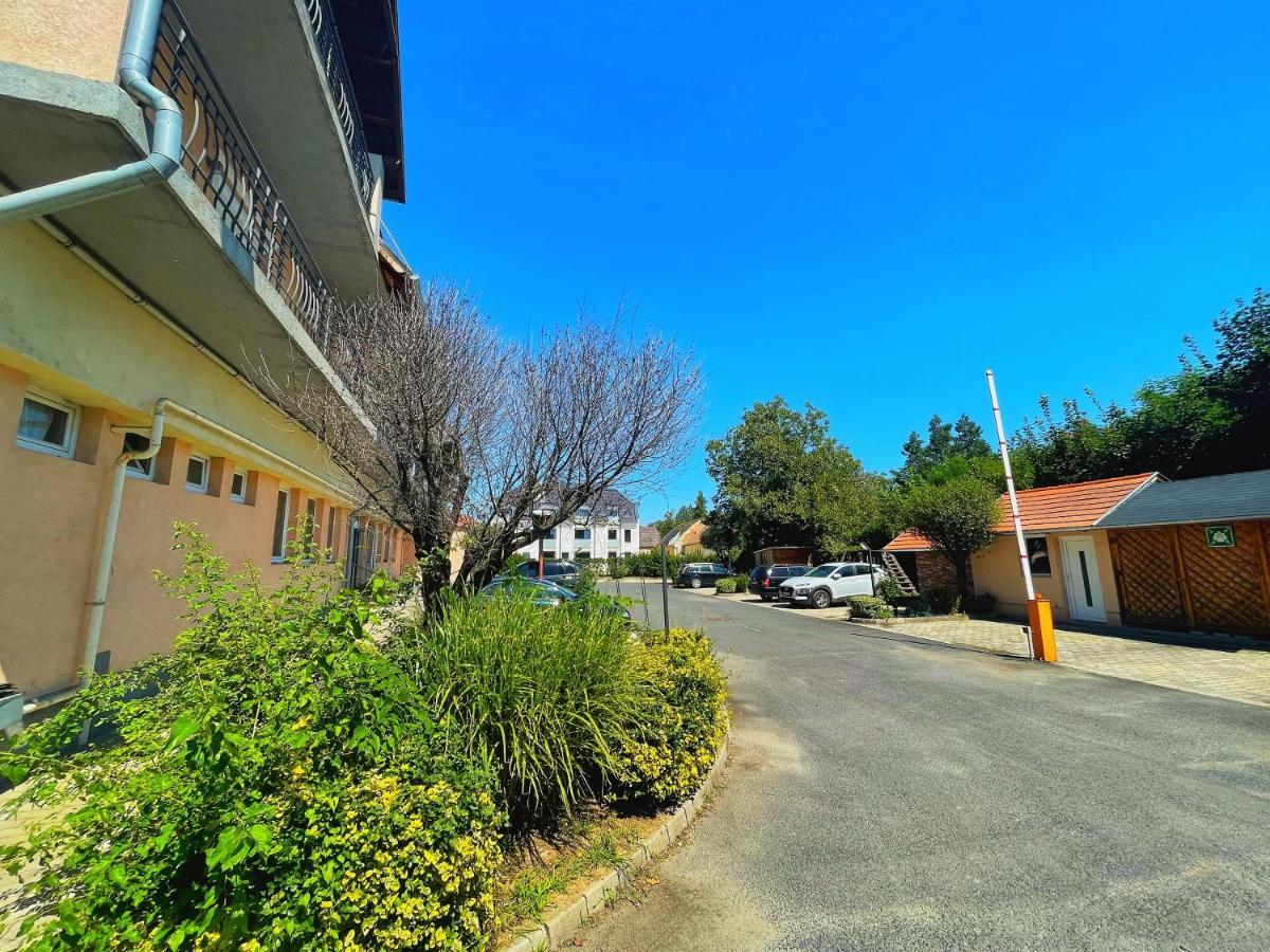 Alkotmany Vendeghaz Hotel Sárvár Exterior foto