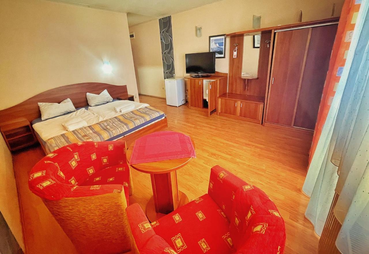 Alkotmany Vendeghaz Hotel Sárvár Exterior foto
