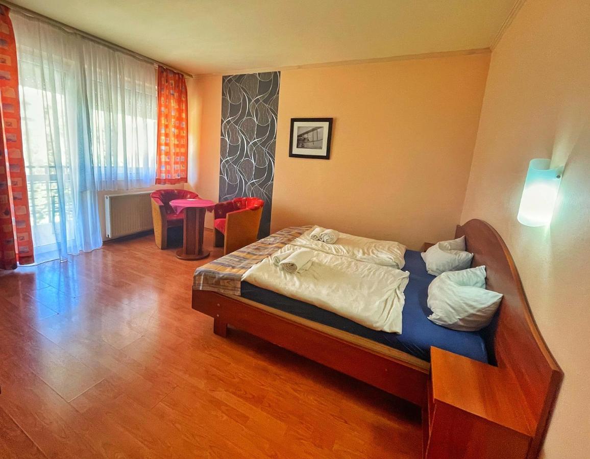 Alkotmany Vendeghaz Hotel Sárvár Exterior foto