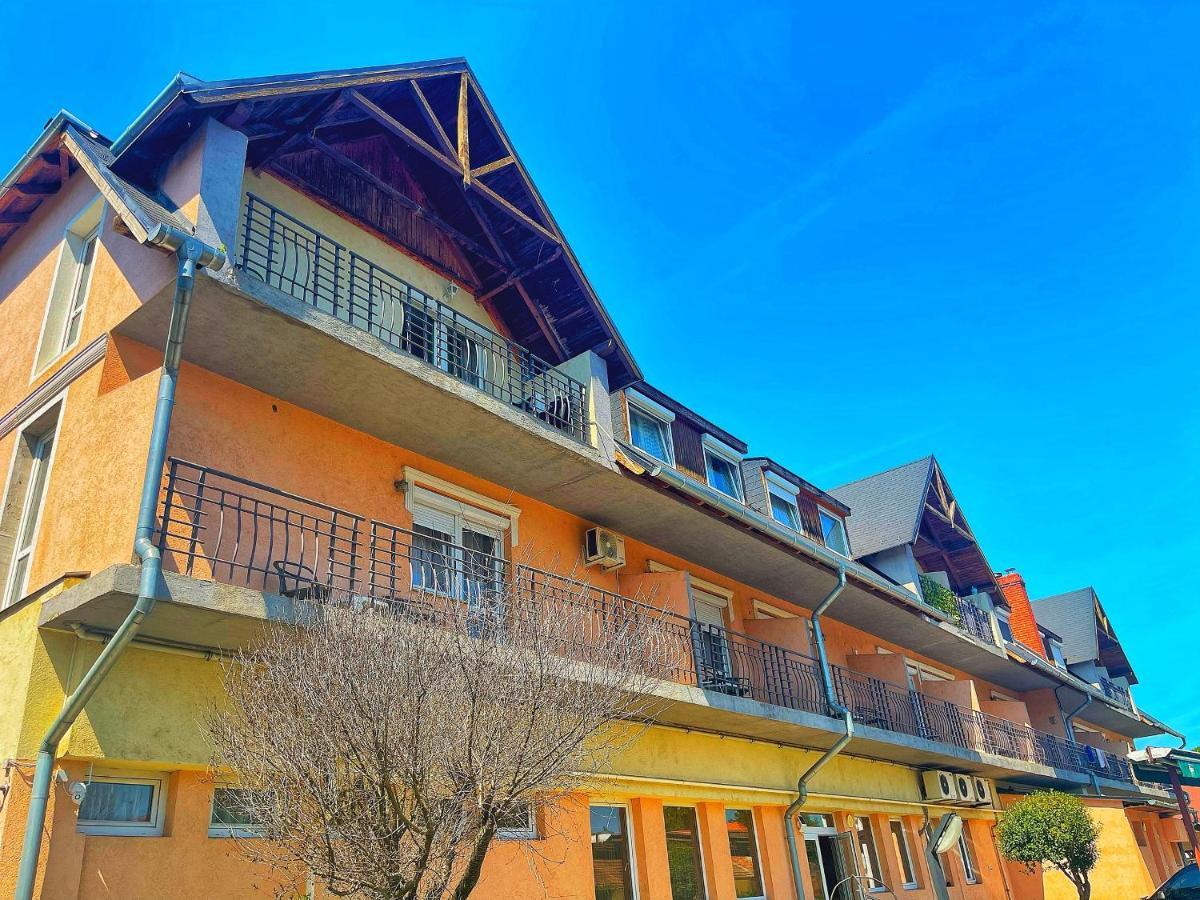 Alkotmany Vendeghaz Hotel Sárvár Exterior foto
