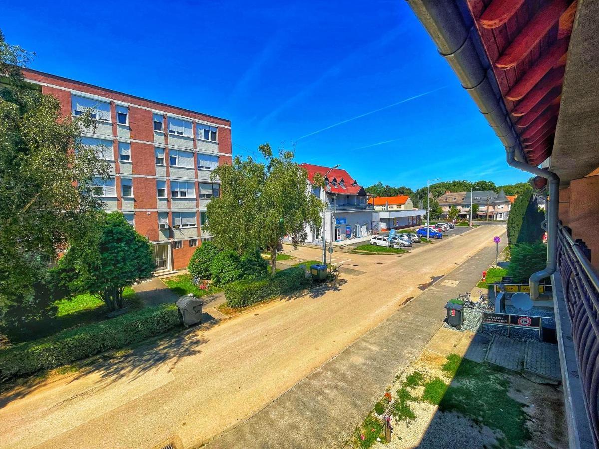 Alkotmany Vendeghaz Hotel Sárvár Exterior foto